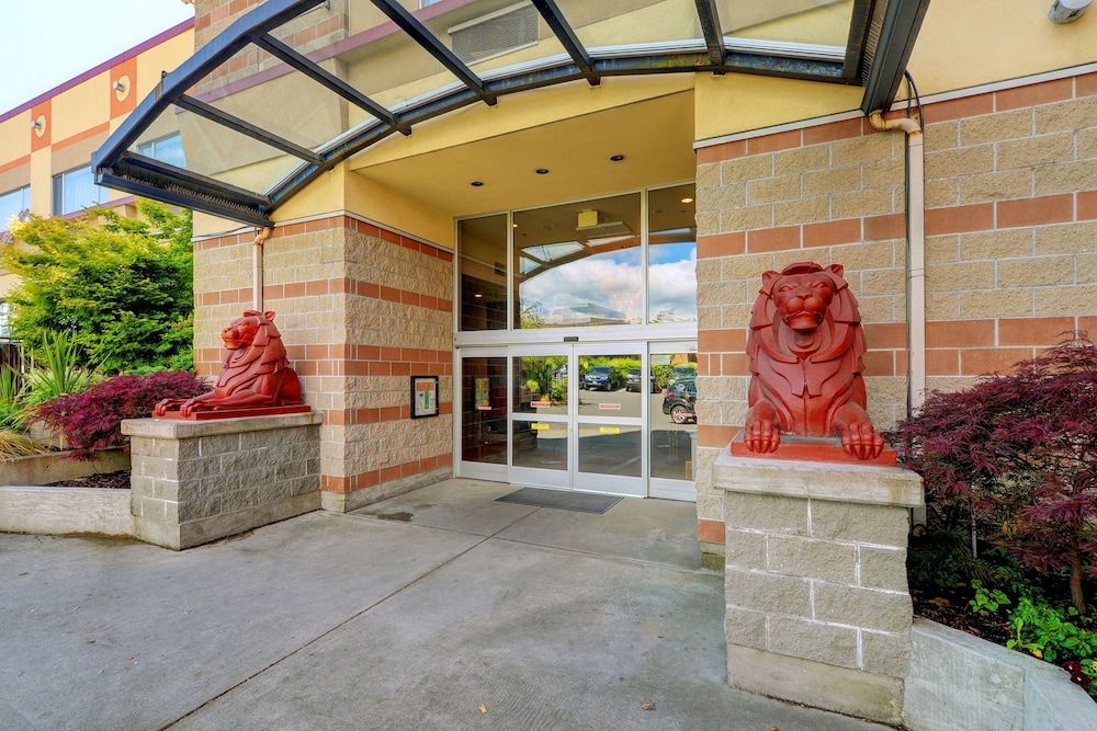 Red Lion Inn and Suites Victoria 1