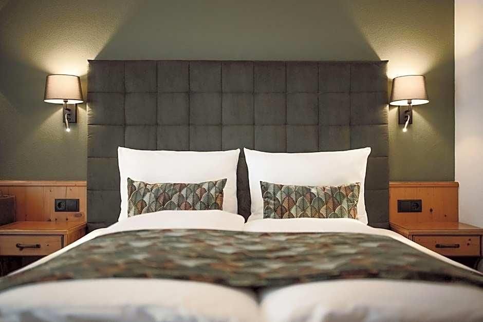 Hotel loj - our kind of place 2