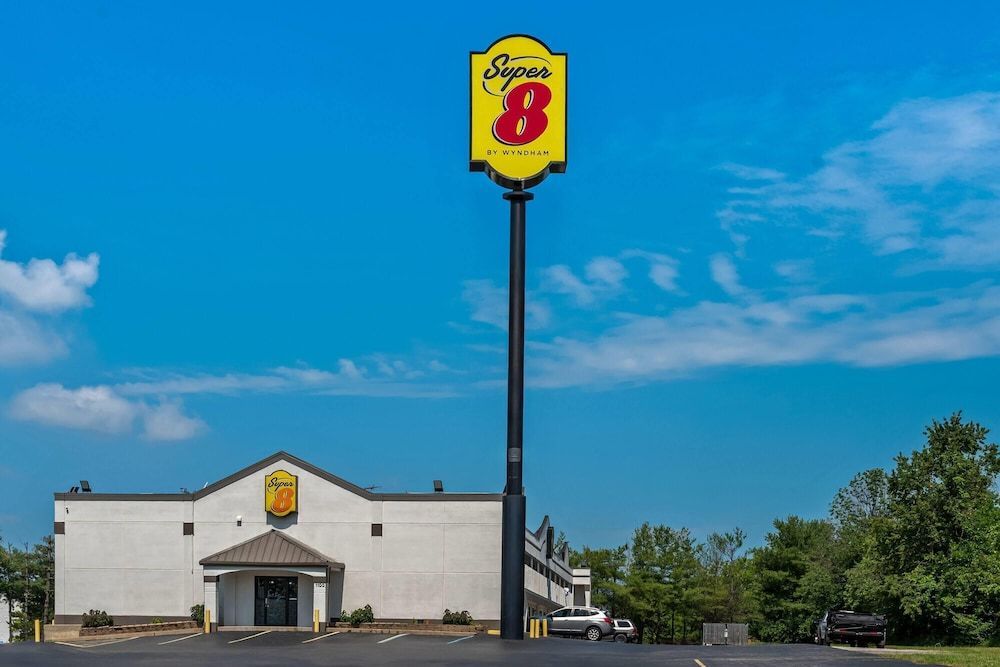Super 8 by Wyndham Brownsburg 1