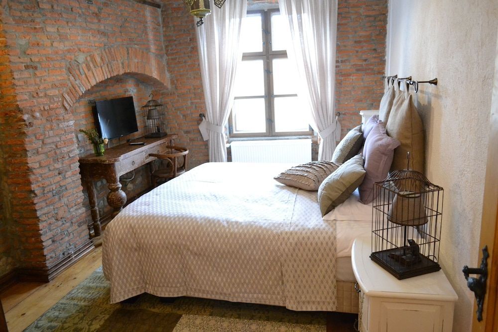 Casa Veche 1