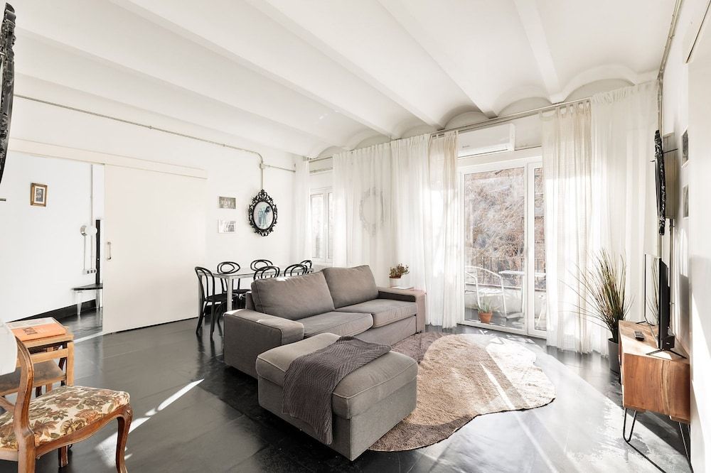 Eulalias Lodges Barcelona 1