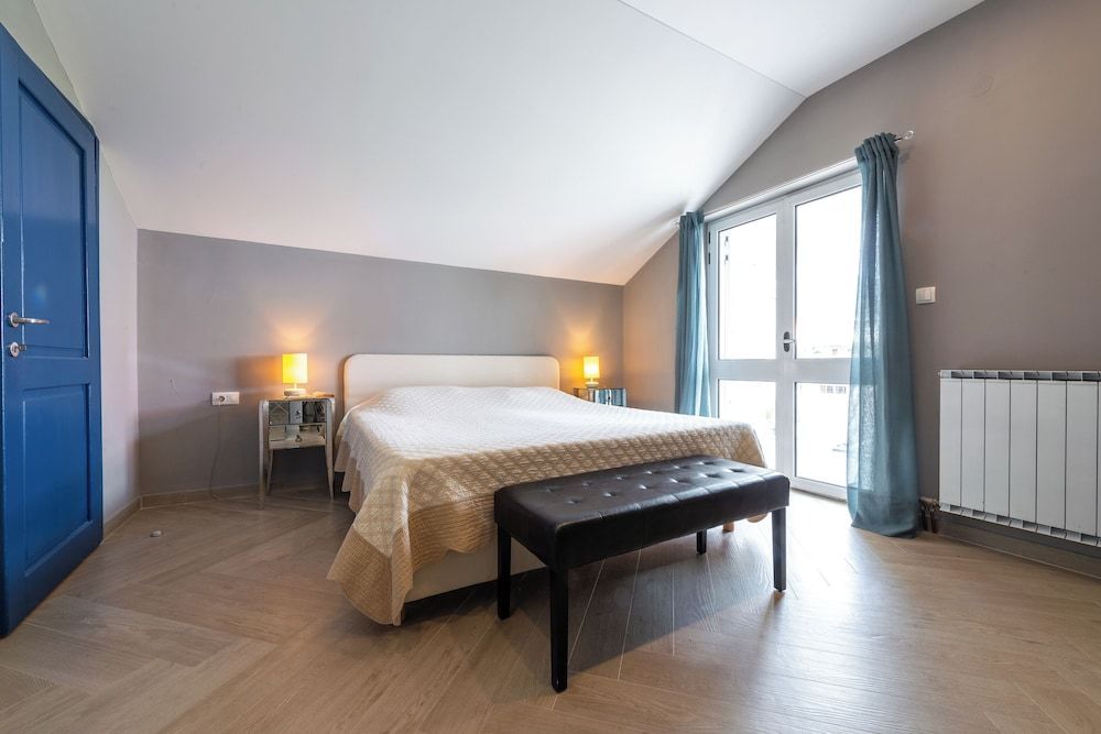 Villa Piano - Four Bedroom Villa with Terrace and Swimming Pool 2