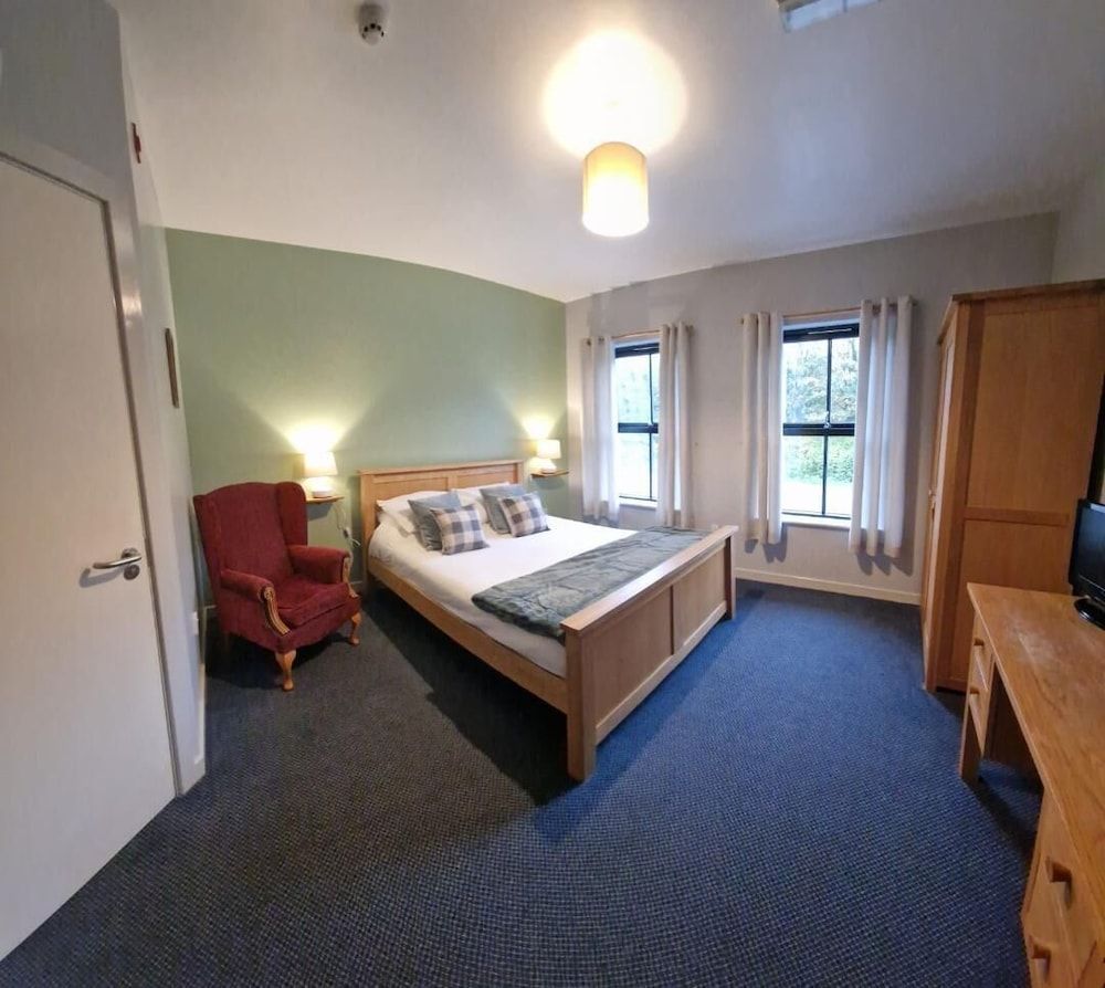The Lamb & Flag Hotel 1