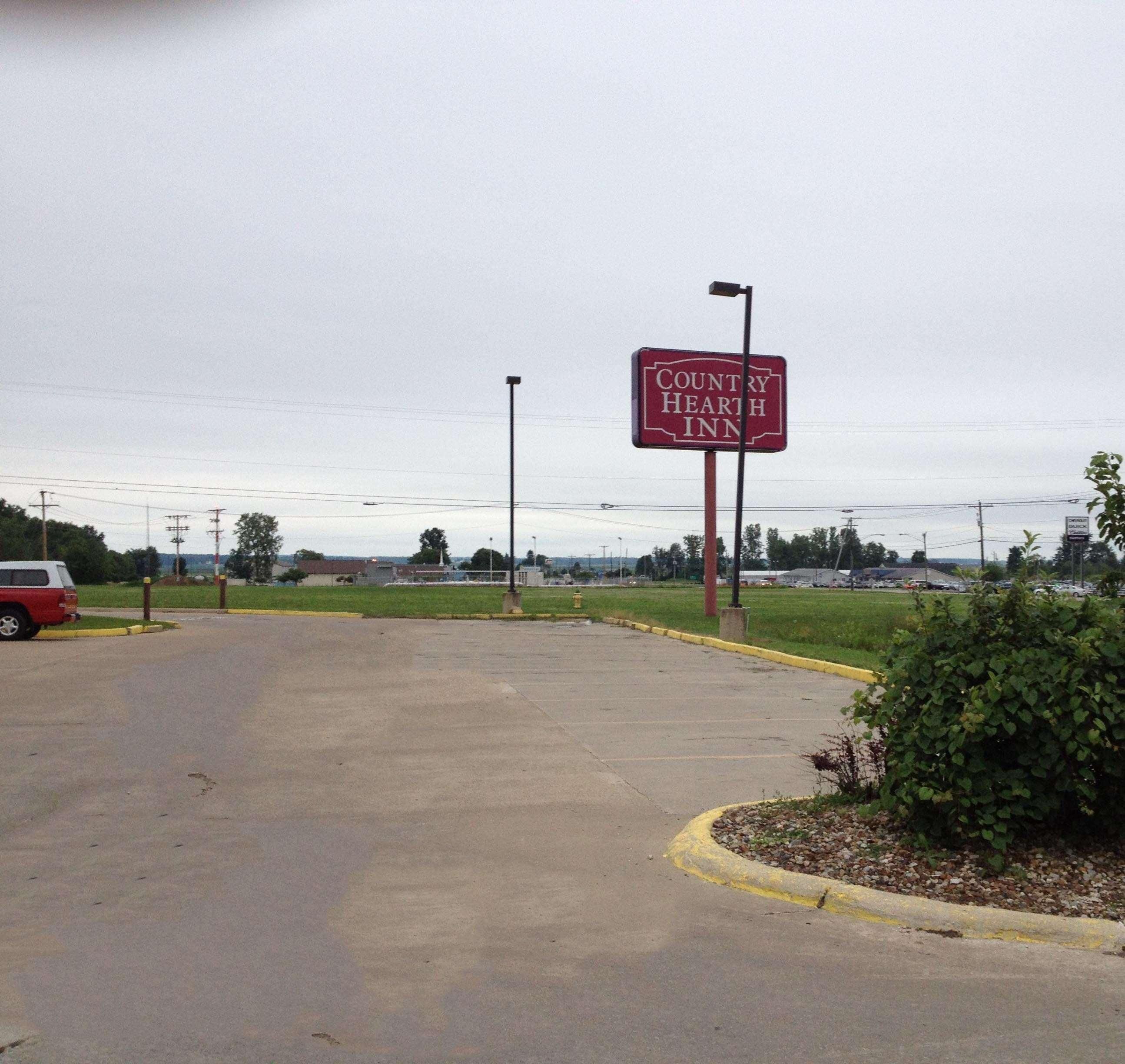 Country Hearth Inn & Suites Willard 2