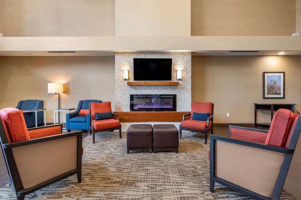 Comfort Suites Columbus Airport 2