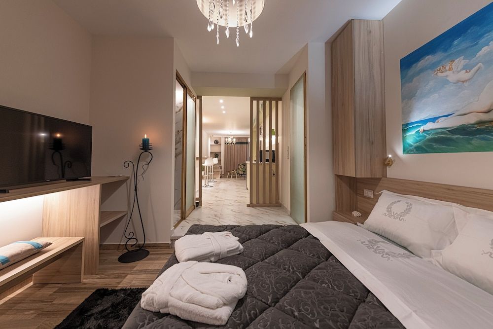 Koukaki Luxury Suites 1