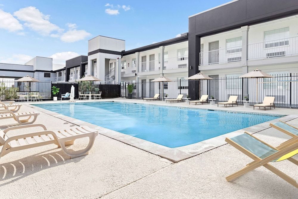Baymont by Wyndham Beaumont 1
