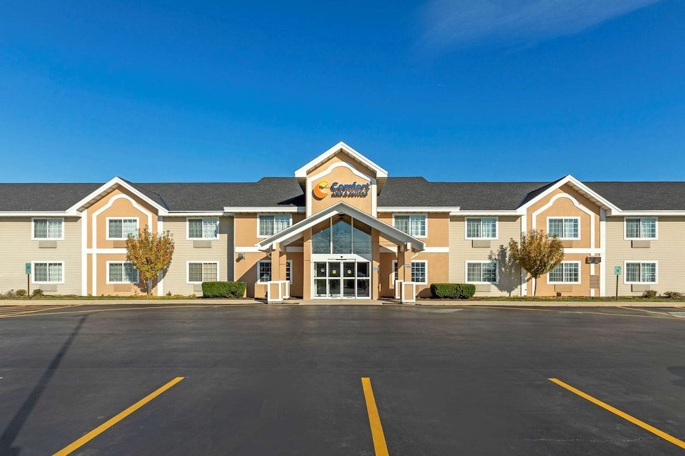 Comfort Inn & Suites Jackson - West Bend 1