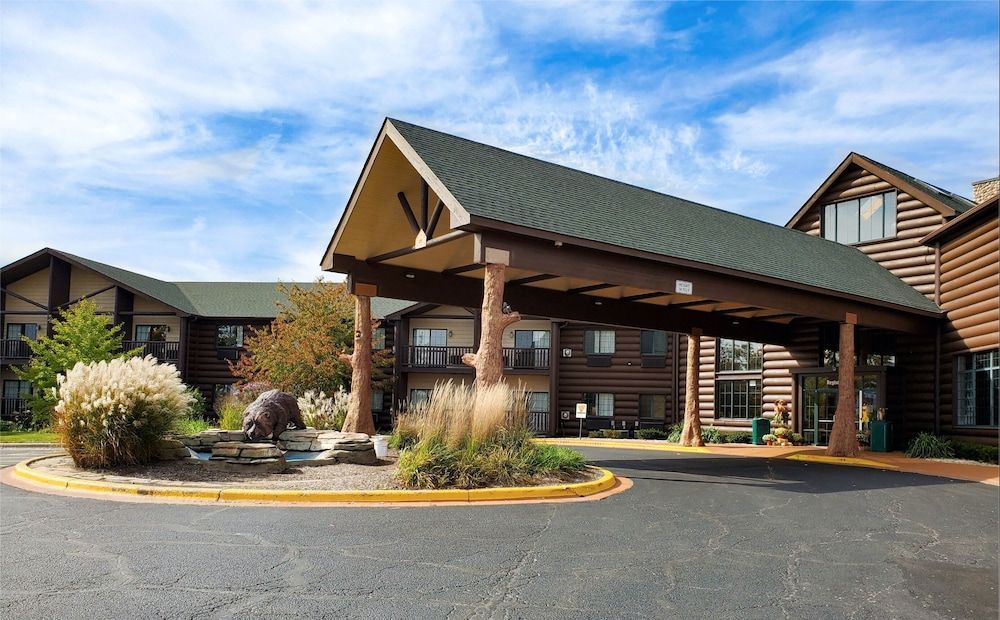 Grand Bear Resort at Starved Rock 1