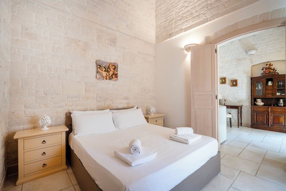 TRULLI CONTENTO ROOMS E APARTMENTS 2