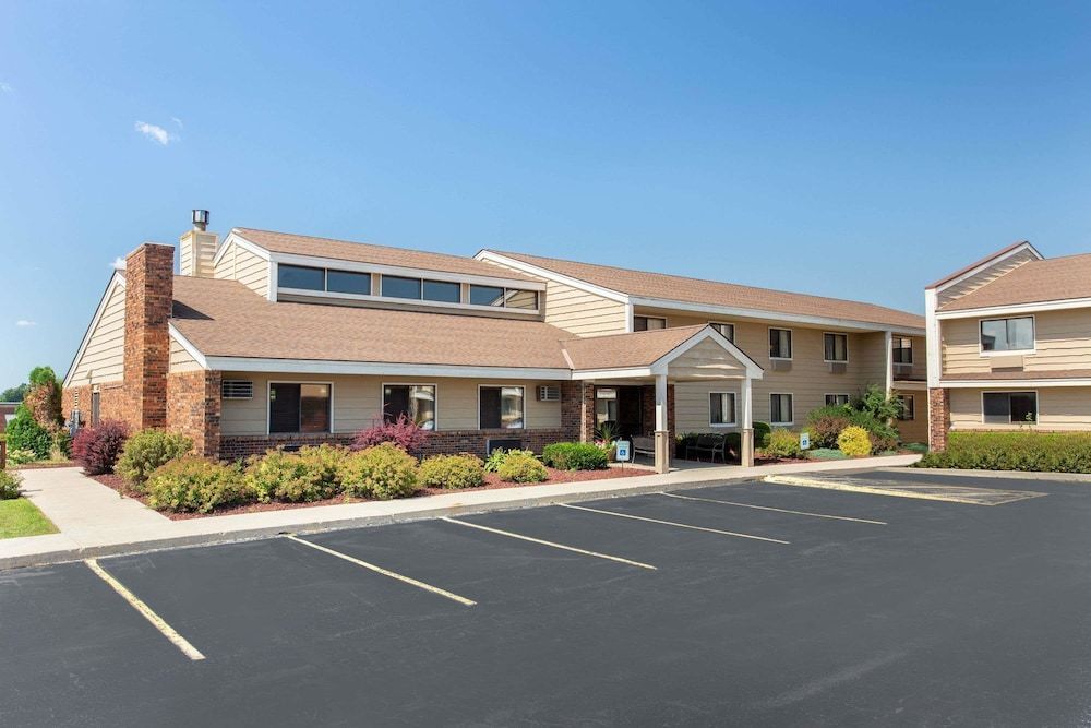 AmericInn by Wyndham West Bend 1