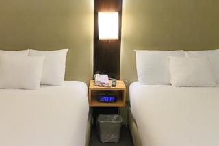 Comfy 2 bedroom apartment on Central Park West 1
