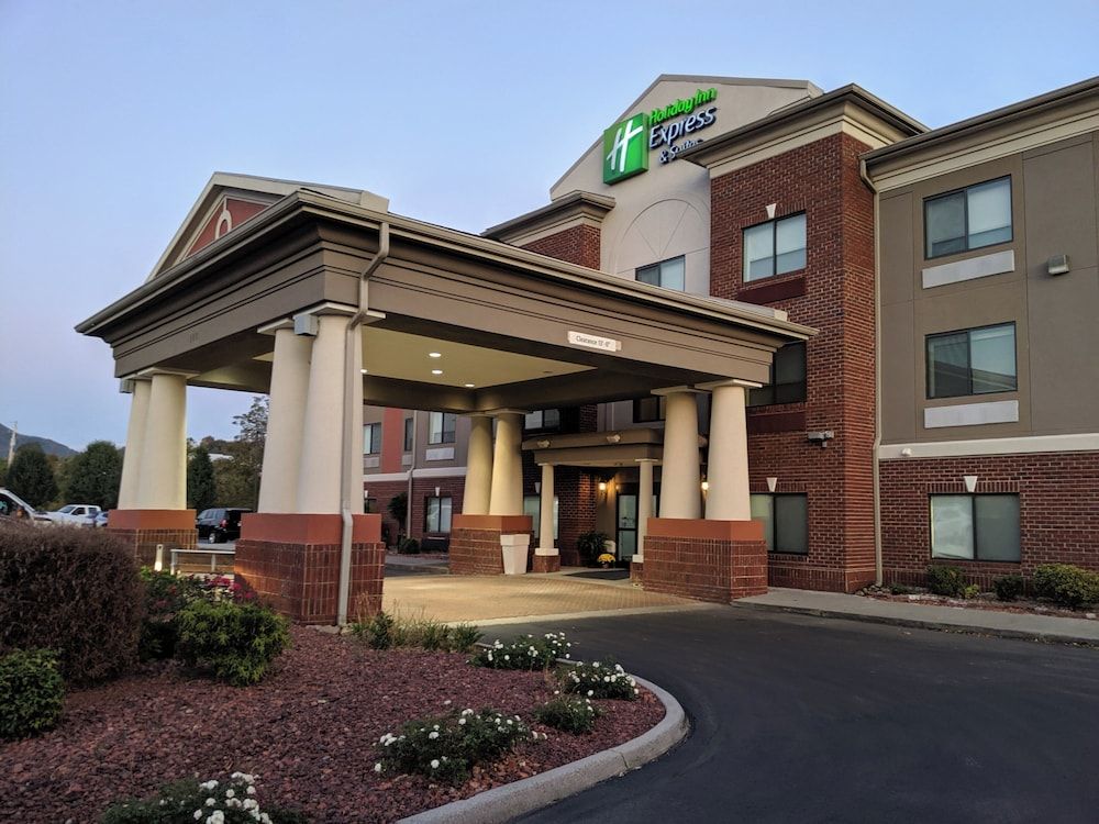 Holiday Inn Express & Suites CLAYPOOL HILL (RICHLANDS AREA) by IHG 1