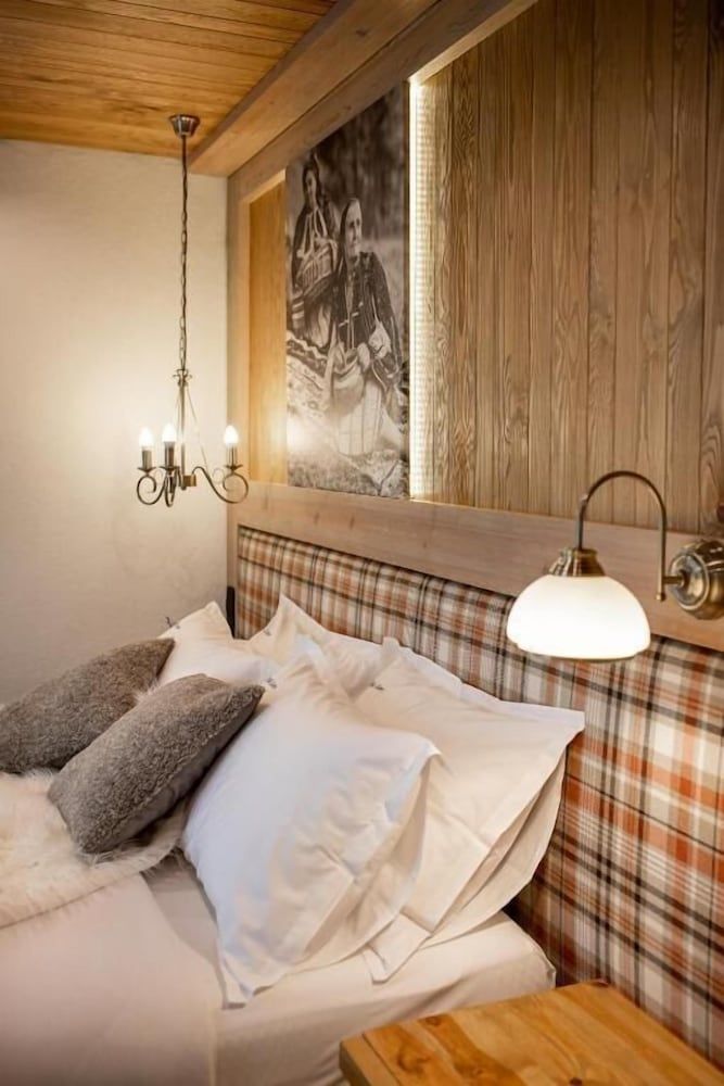 Zara Chalet 2