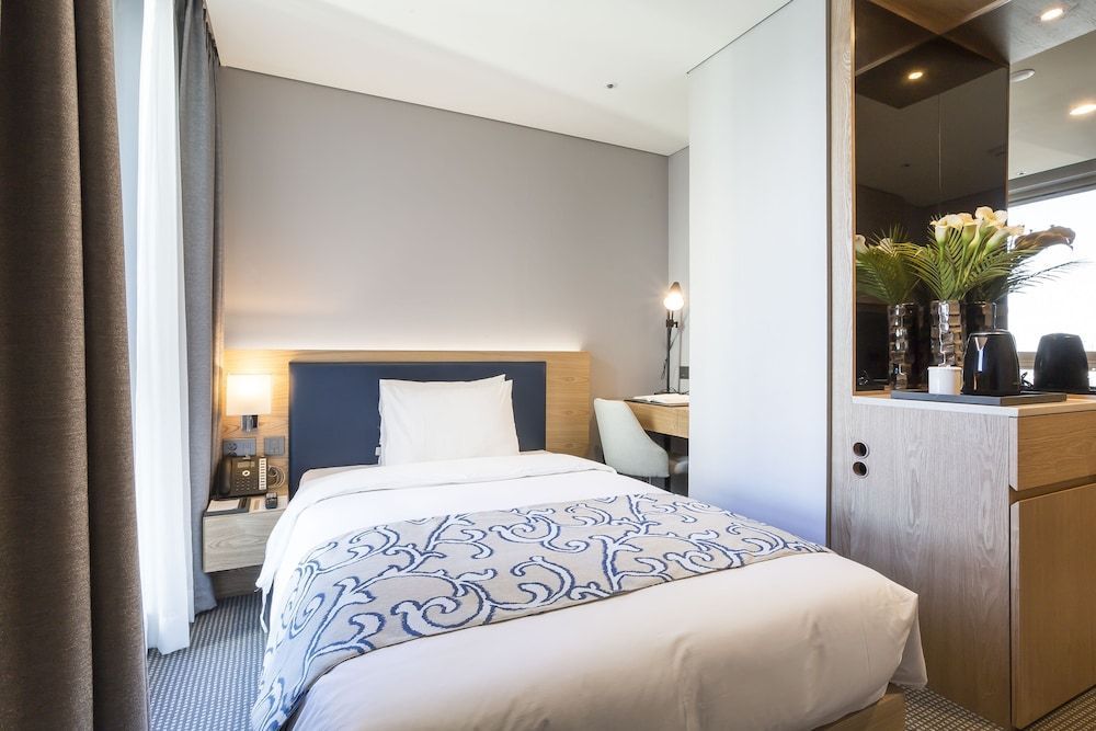 Centum Premier Hotel 2