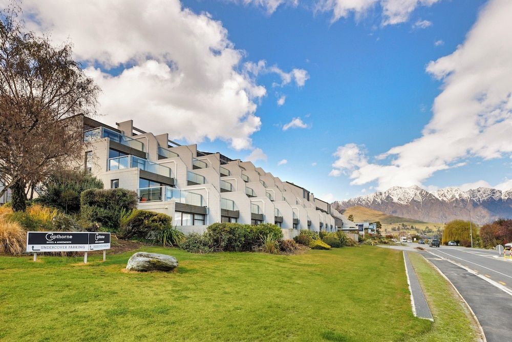 Copthorne Hotel and Apartments Queenstown Lakeview 1