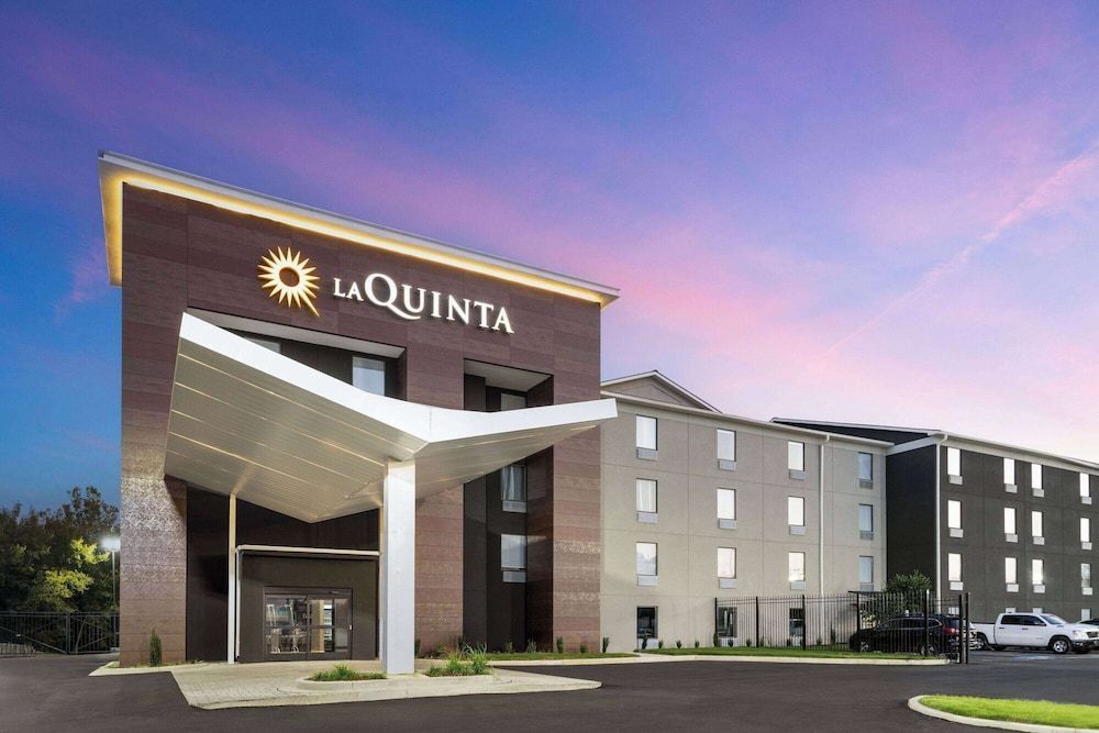 La Quinta Inn & Suites by Wyndham Memphis I-240 1