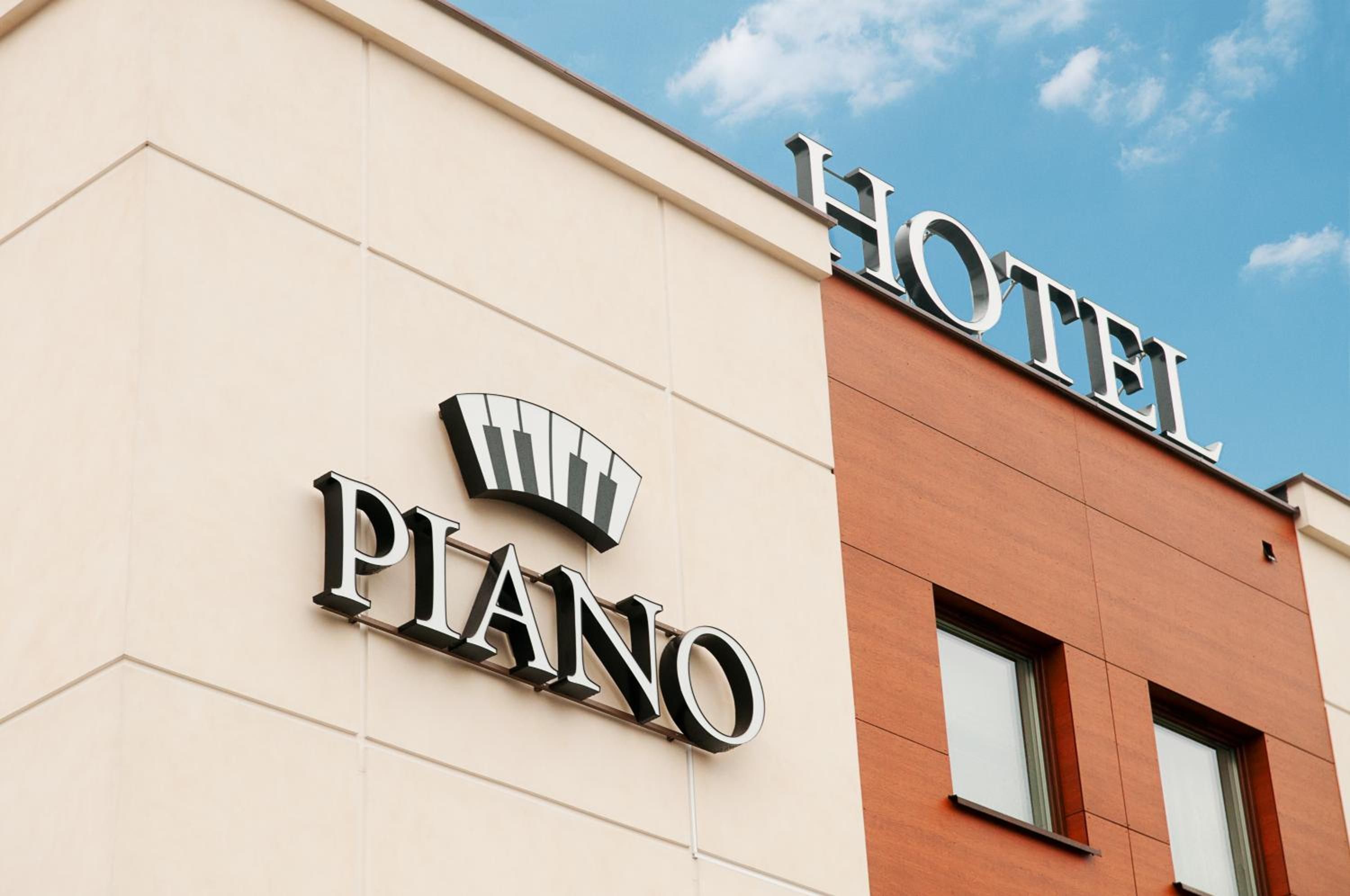 Hotel Piano 1
