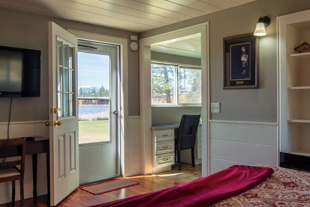 Historic Gilchrist Waterfront Resort 2