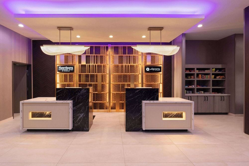 La Quinta Inn & Suites by Wyndham DeSoto 2