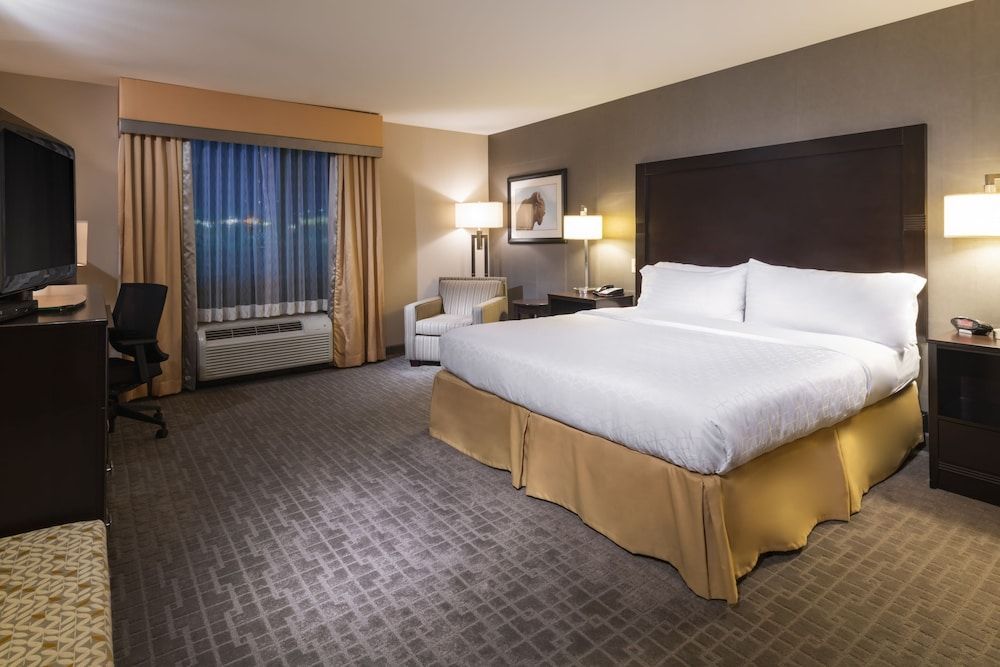 Holiday Inn Express & Suites HAYS by IHG 2