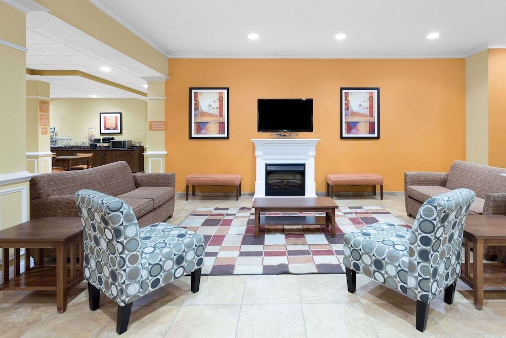 Microtel Inn & Suites by Wyndham Greenville/University Medic 2