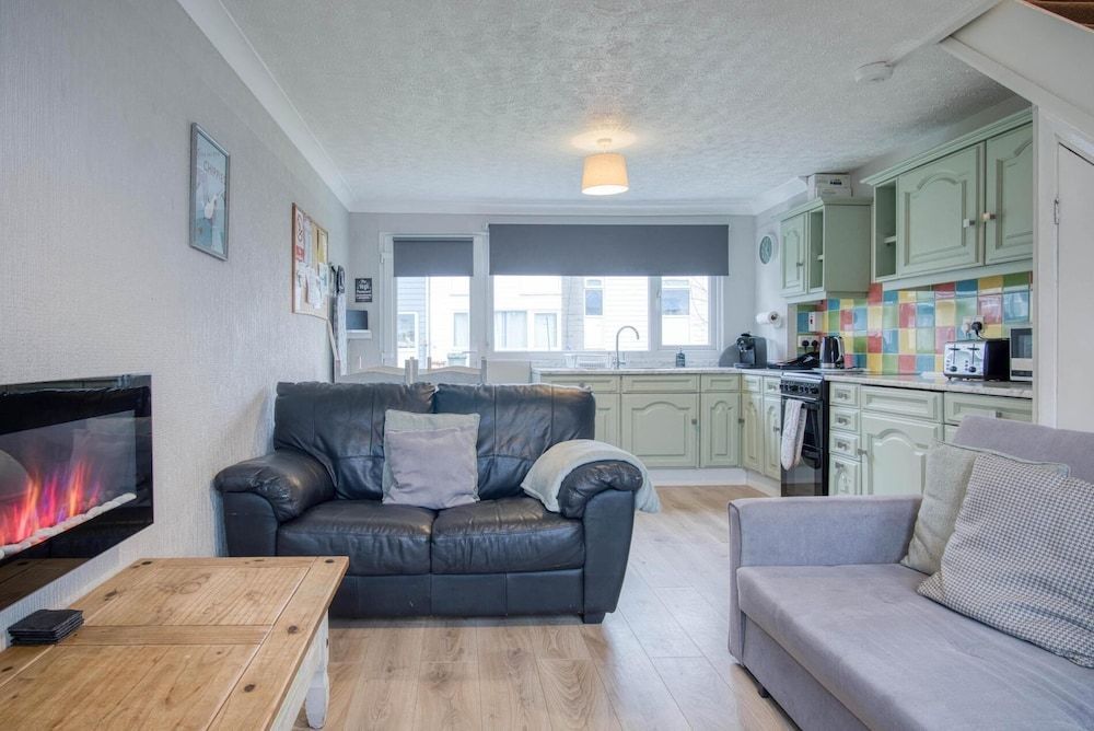 Swanbrook - 2 Bedroom Chalet- Freshwater East 1