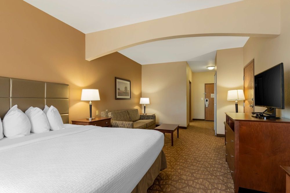 Best Western Plus Butterfield Inn 1