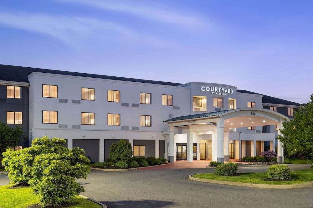 Courtyard by Marriott Kingston 1