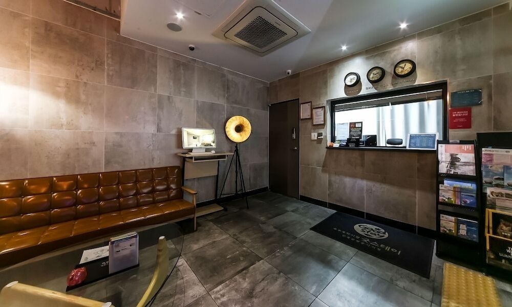 HOTEL 385 2