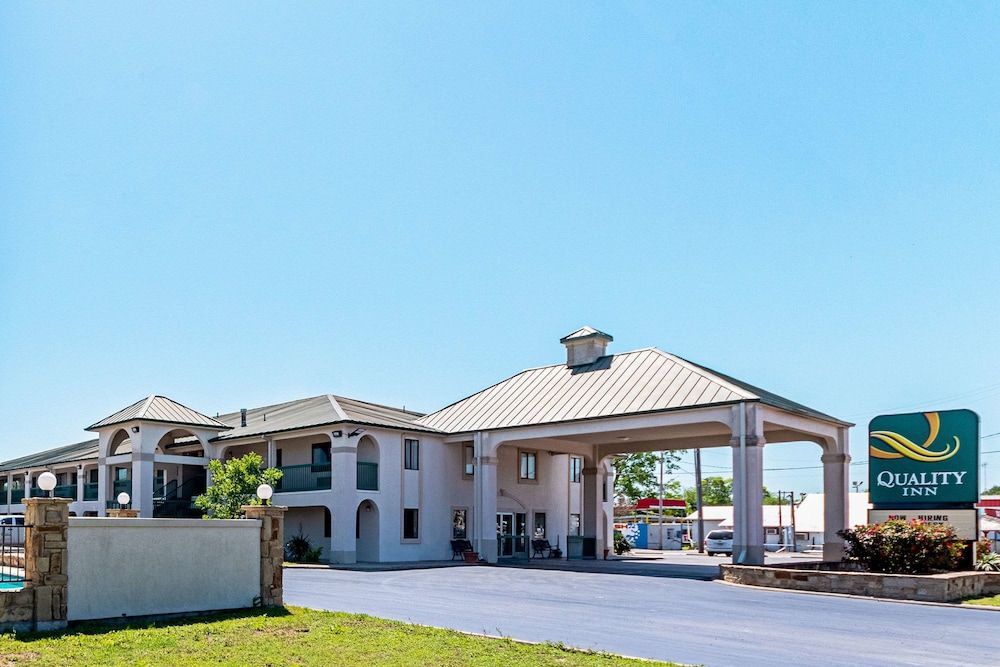 Quality Inn Three Rivers 1