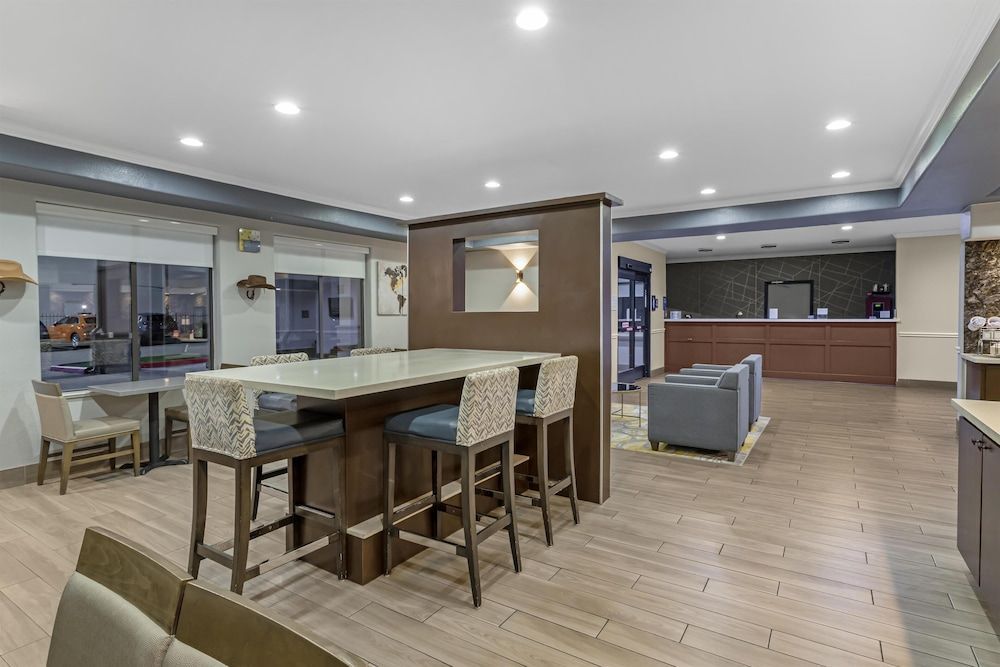 Best Western Plus North Houston Inn & Suites 2