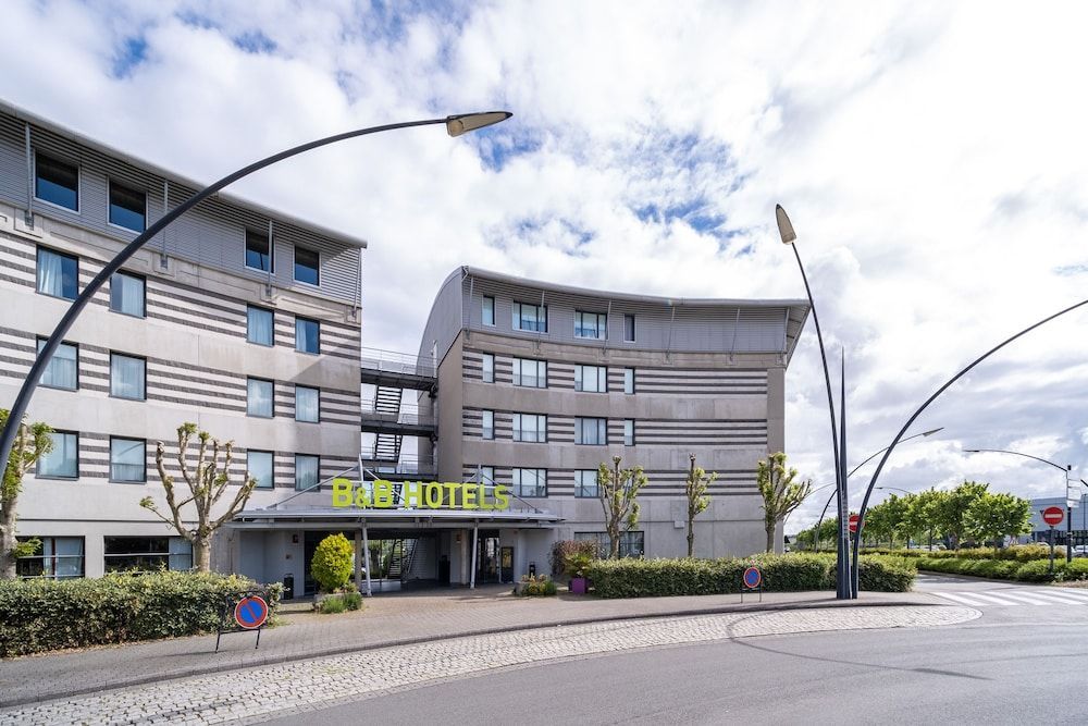 B&B HOTEL Calais Terminal Cité Europe 4 étoiles 1