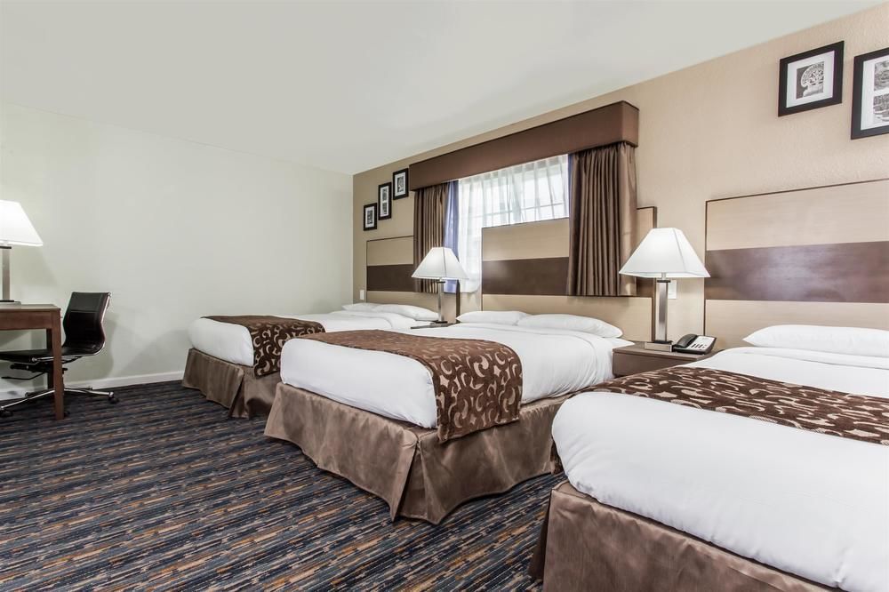 Howard Johnson by Wyndham Berkeley 1
