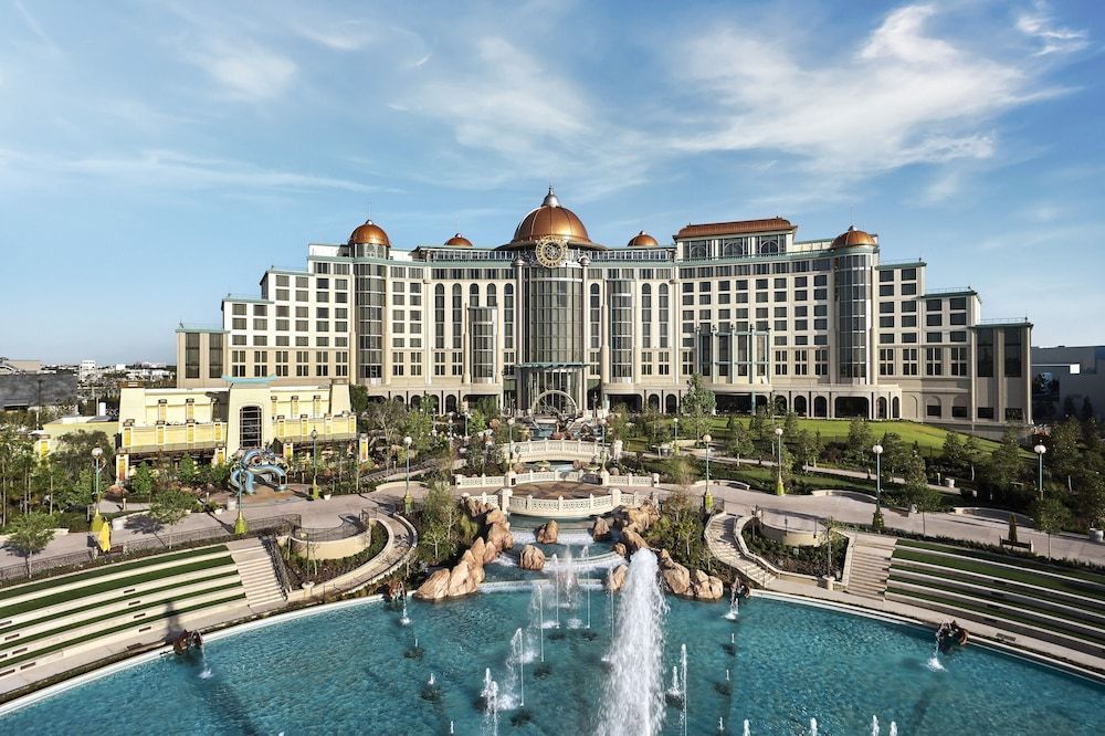 Universal Helios Grand Hotel, a Loews Hotel 1