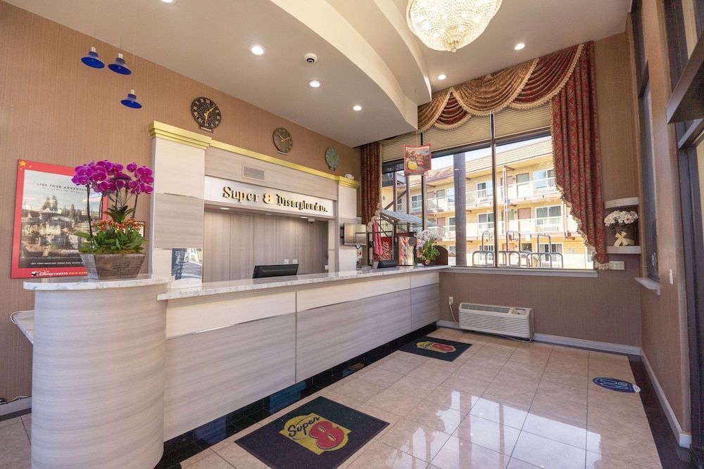 Super 8 by Wyndham Anaheim/Disneyland Drive 2