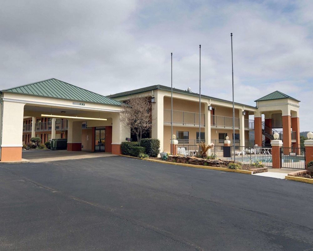 Quality Inn & Suites Clarksville 1