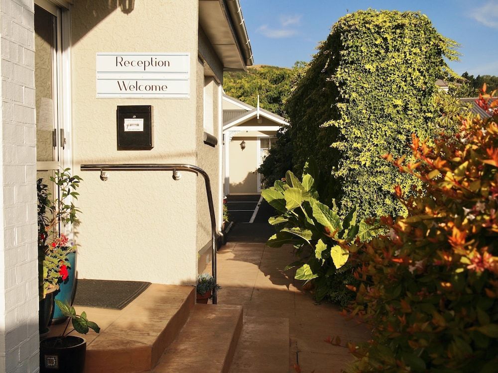 Riverlodge Motel 2
