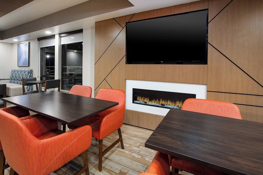 Holiday Inn Express & Suites Eden Prairie - Minneapolis by IHG 2
