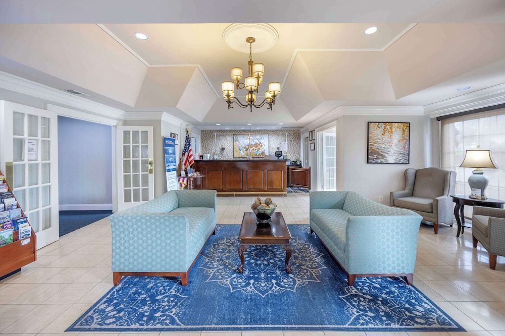 Best Western Spring Hill Inn & Suites 2