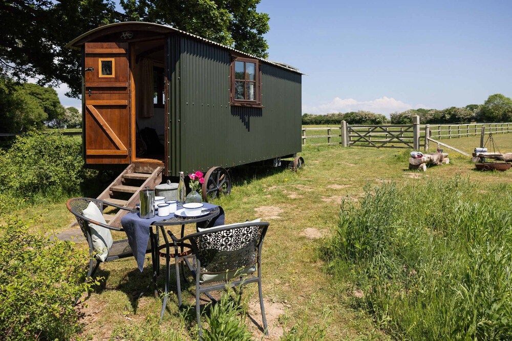 Harbour Ranch Hut - Rustic Countryside Escape 1