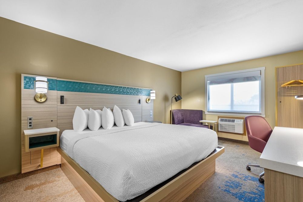 Best Western Plus Altoona Inn 1