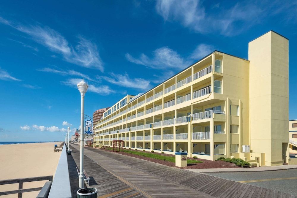 Days Inn by Wyndham Ocean City Oceanfront 1