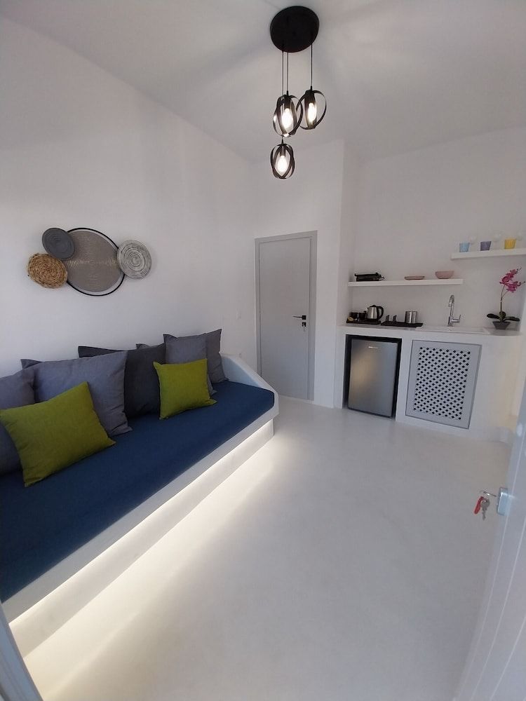 East Wind Perissa 2