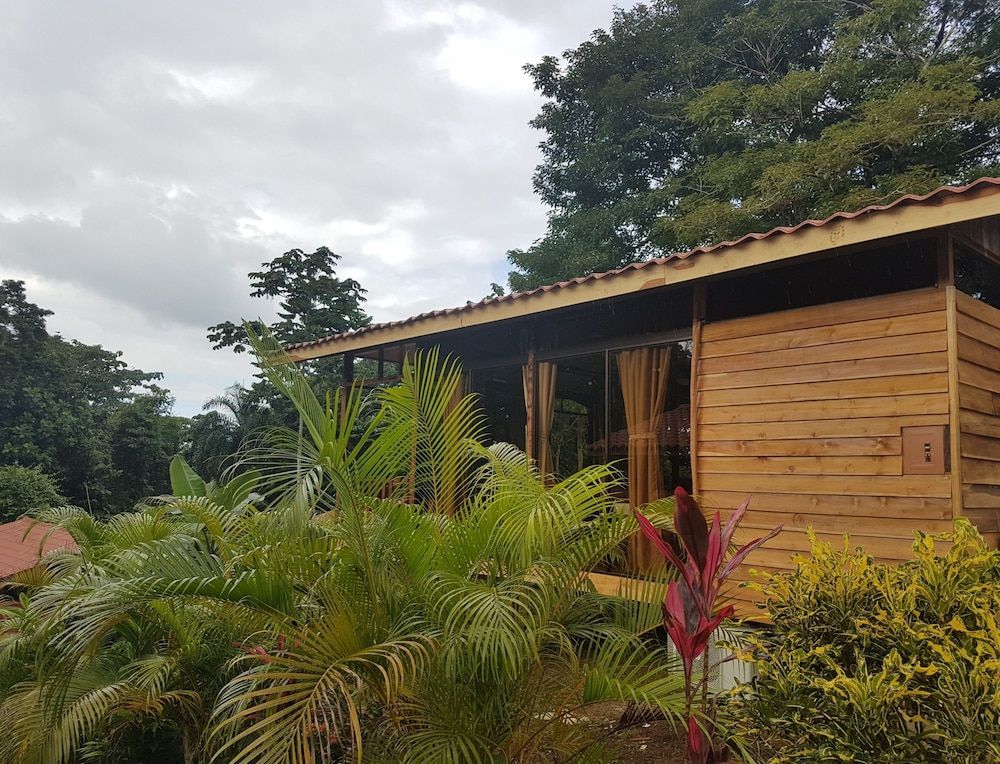 Hotel Heliconias Nature Inn & Hot Springs 2