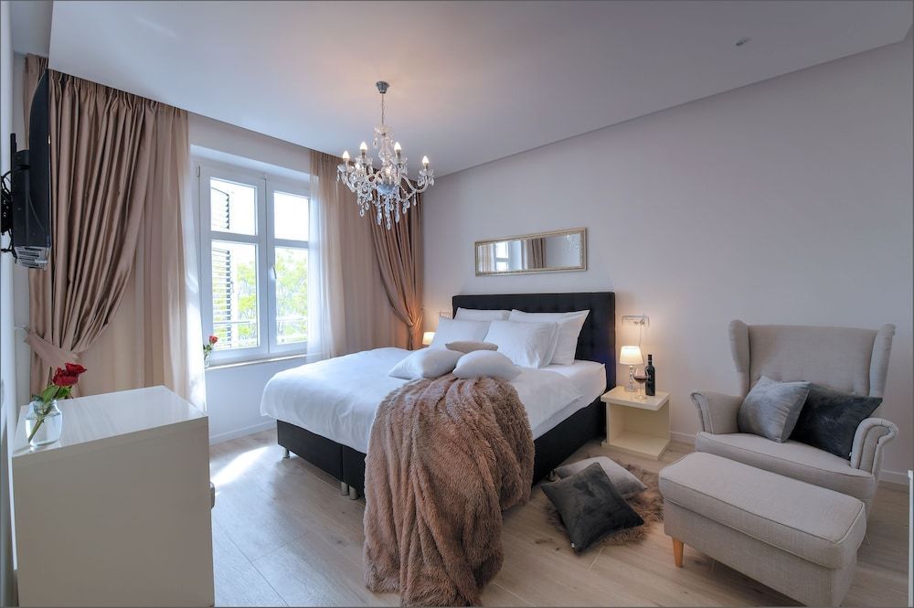 Via Porto Rooms 1