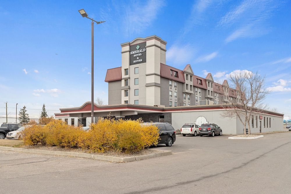 Emerald Hotel & Suites Calgary Airport 1