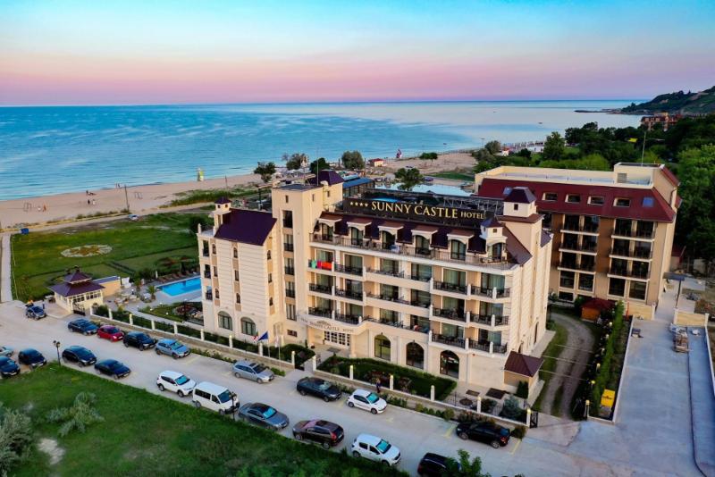 Sunny Castle Hotel - All Inclusive, Beach and Free parking 1