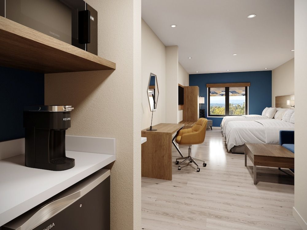 Holiday Inn Express & Suites Southfield - Detroit 2