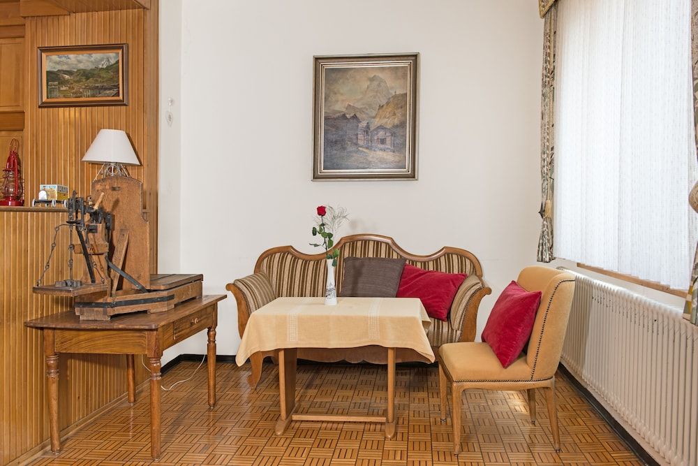 Hotel Alpina 2